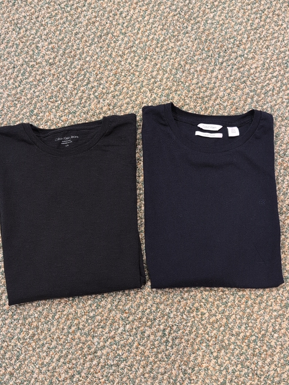 Calvin Klein 2 Men’s Crew Neck Tees. Black And Navy. Size Large